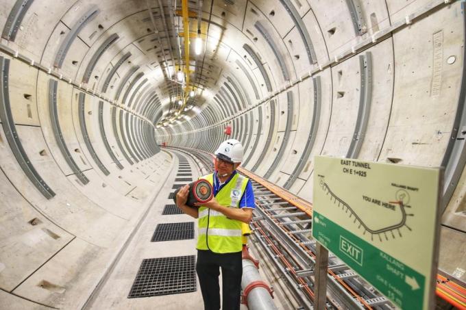 Singapore tunnel
